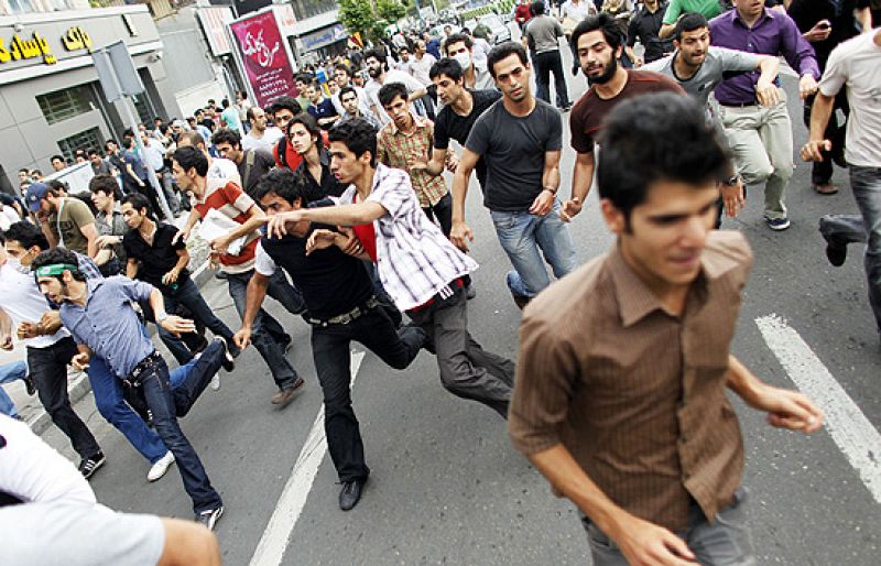 Miles de manifestantes piden en Teherán la anulación de las elecciones presidenciales