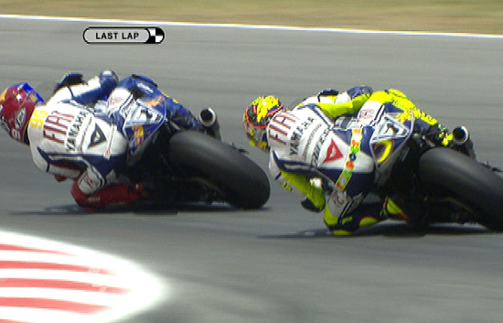 Rossi y Lorenzo han protagonizado una última vuelta épica.