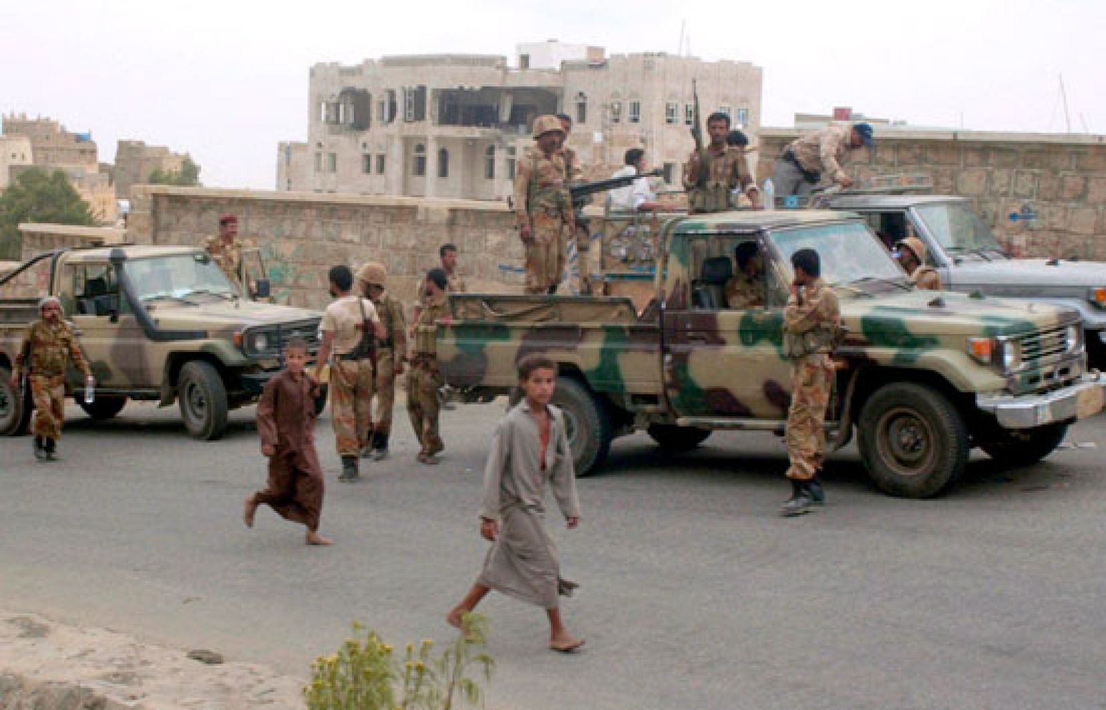 Sigue la incertidumbre sobre la suerte de un grupo de nueve personas secuestradas en Yemen | Ver