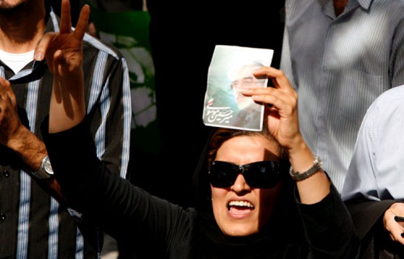 Milicianos iraníes disuelven a tiros la marcha contra Ahmadineyad y causan al menos un muerto