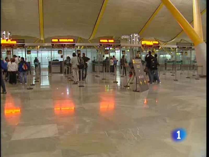 Entregan a su madre al niño dominicano que iba a ser repatriado desde Barajas