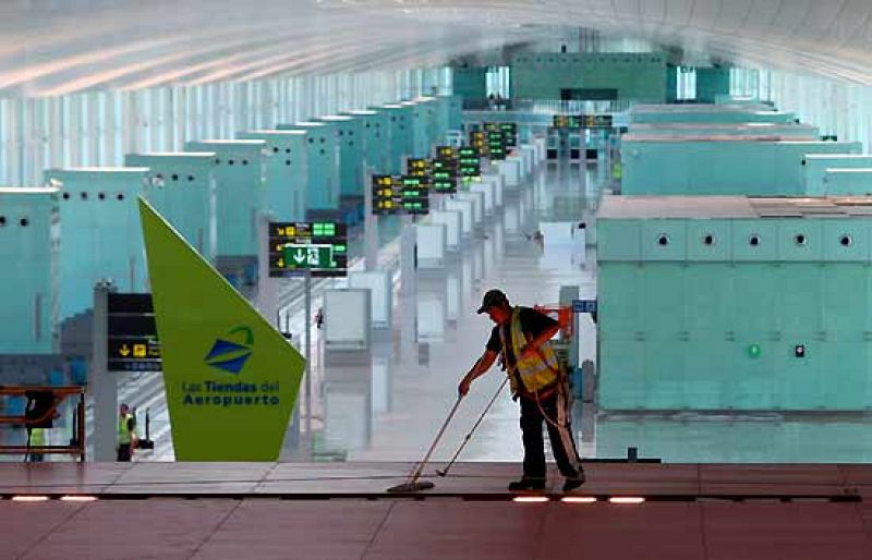 Un vuelo de Spanair Barcelona-Madrid estrena la nueva terminal del aeropuerto de El Prat