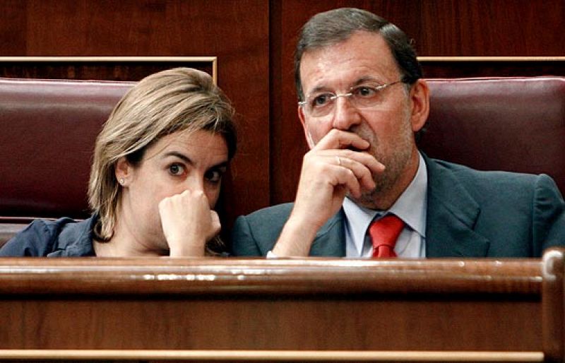 Rajoy acusa a Zapatero de ocultar la subida de impuestos durante la campaña electoral
