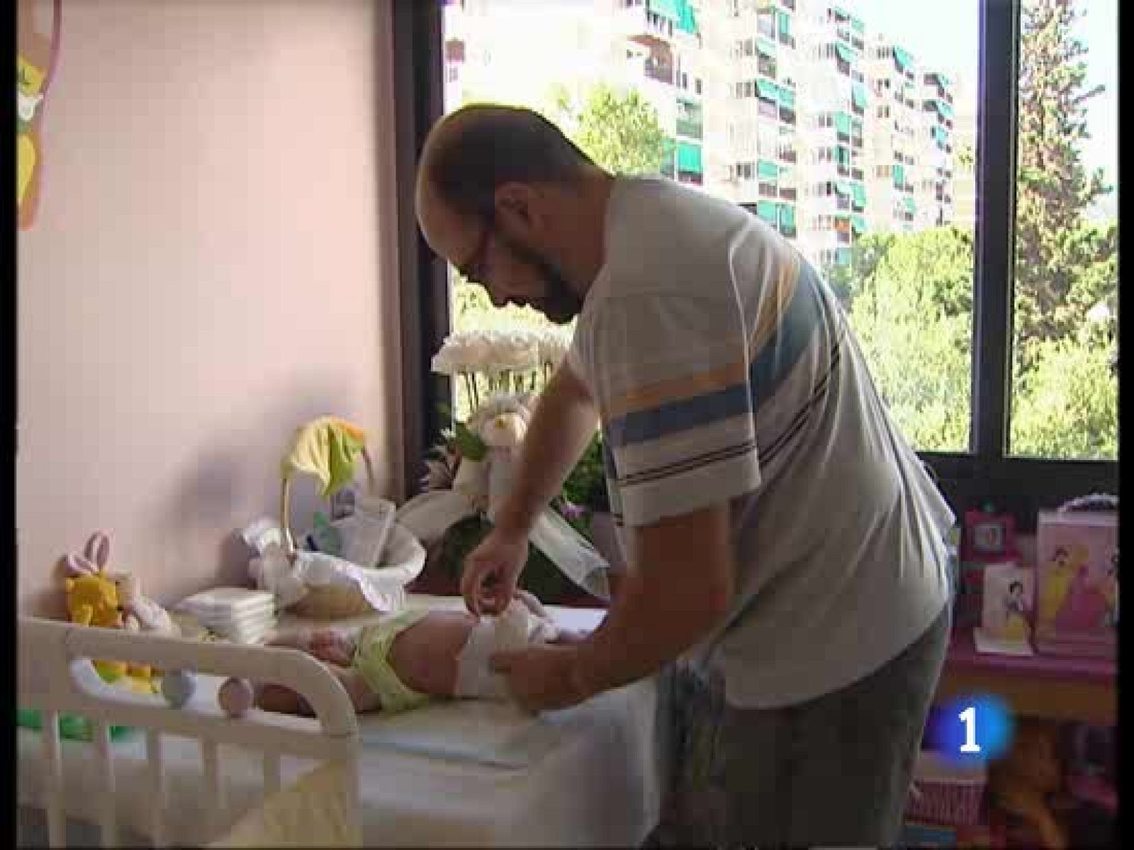 A partir de 2011 los padres podrán pedir y disfrutar un permiso de paternidad de cuatro semanas | Ver