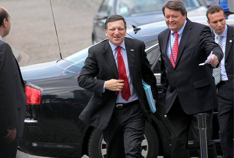 Los 27 se debaten entre apostar ya por Barroso o hacerle examinarse en septiembre