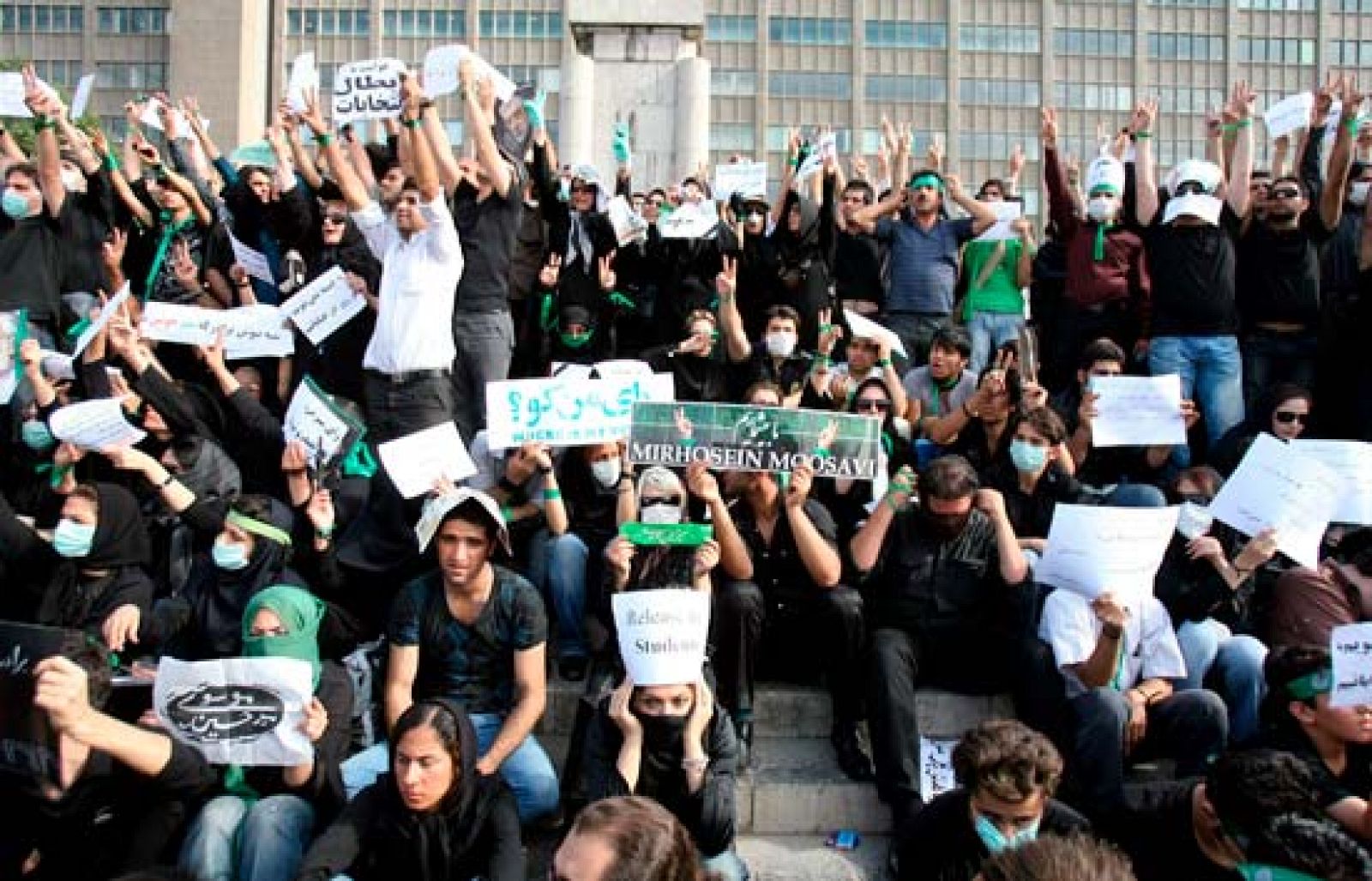 El centro de Teherán se vuelve a llenar de cientos de miles de manifestantes | Ver