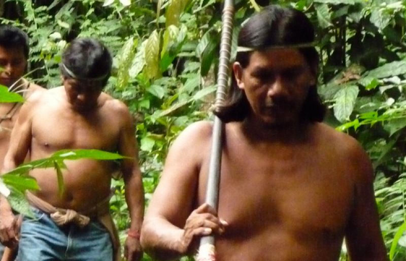 La lanza y el jaguar. Un viaje a los pueblos no contactados de la Amazonía