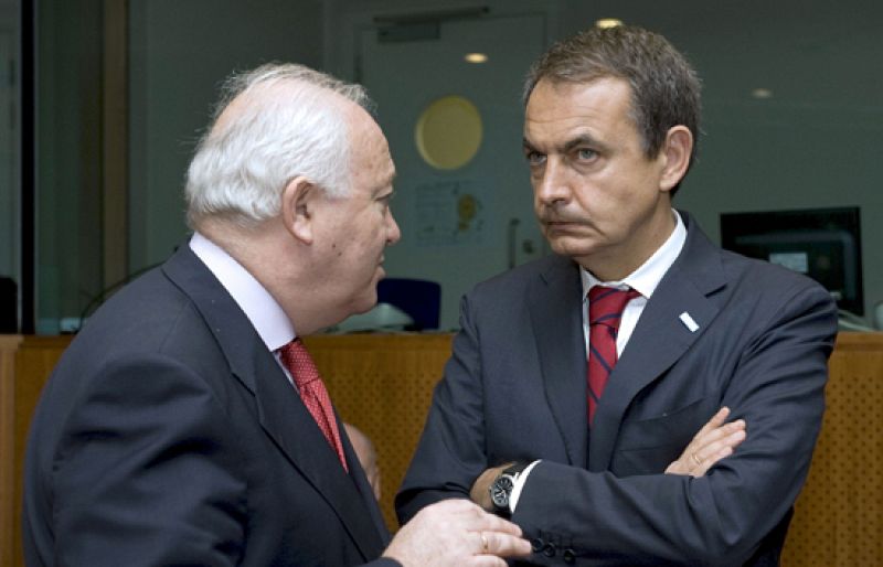 La UE llega a un acuerdo sobre las garantías a Irlanda, que convocará el referéndum en octubre