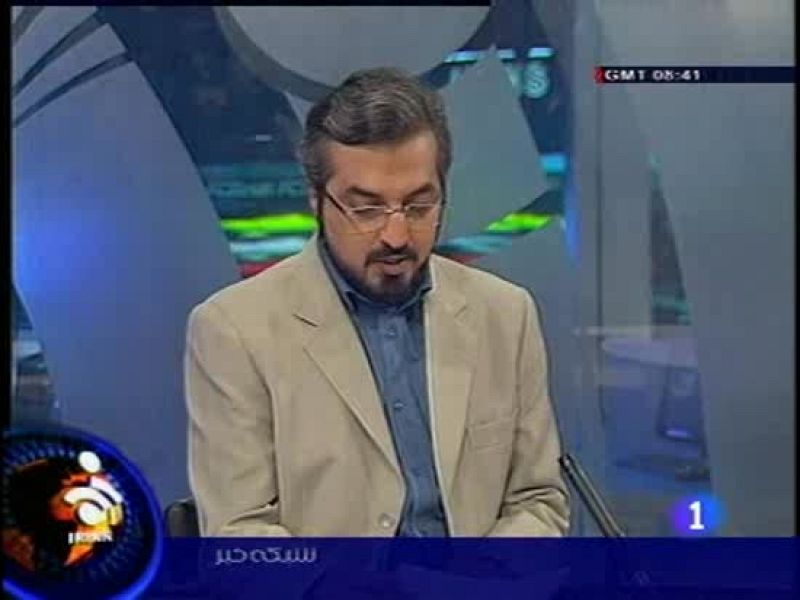 La policía antidisturbios lanza gases lacrimógenos sobre los manifestantes en Teherán