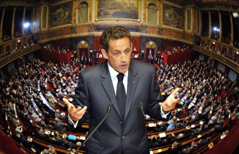 Sarkozy afirma que el burka, "signo de esclavitud" de la mujer, "no es bienvenido" en Francia