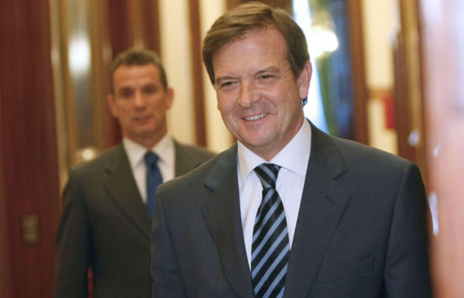 El director del CNI niega en el Congreso haber usado medios públicos en actividades privadas | Ver