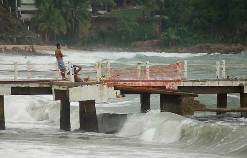 'Andrés', el primer huracán de la temporada, causa estragos en la costa mexicana del Pacífico