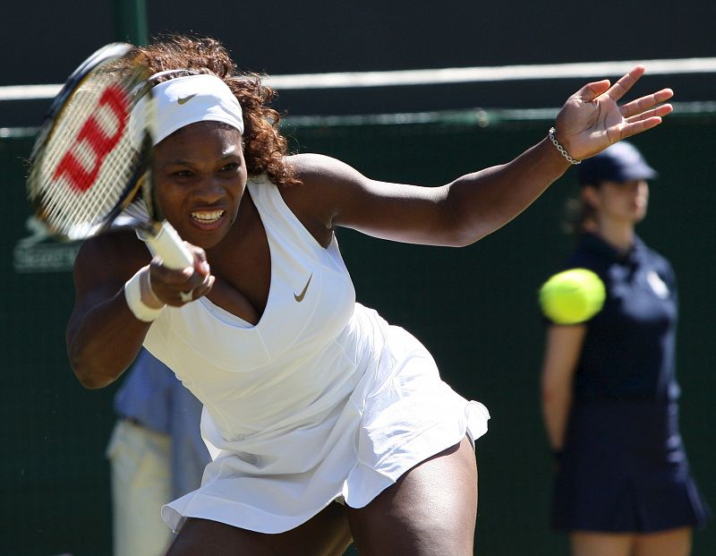 Serena sigue adelante tras vencer a la italiana Vinci