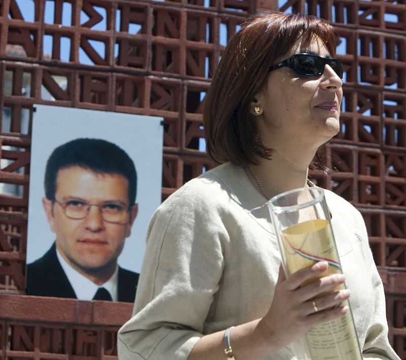 La viuda de Puelles asegura que "el nuevo fascismo en España es ETA"