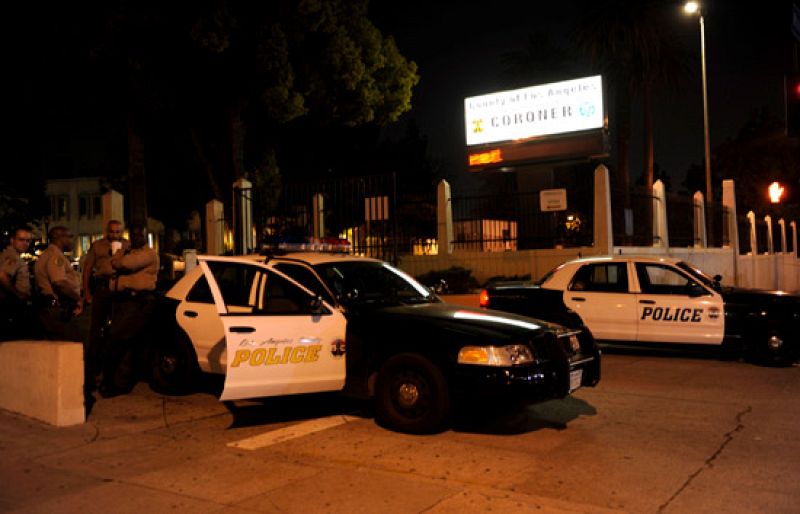 Practican una segunda autopsia a Michael Jackson e interrogan a su médico personal