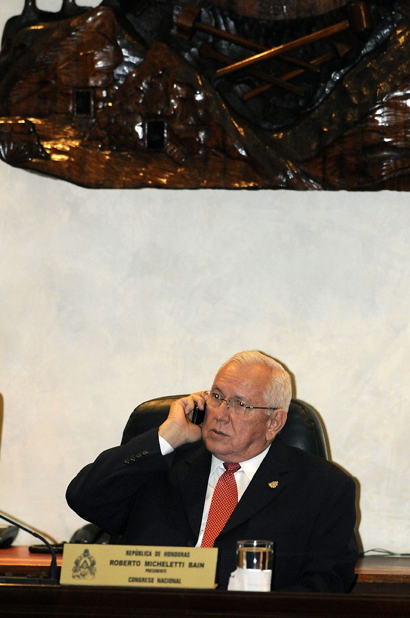 El Congreso hondureño desaprueba a Zelaya y nombra presidente a Roberto Micheletti