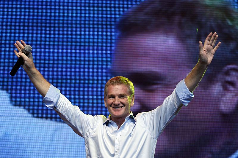 Los primeros resultados dan la victoria al opositor De Narváez y relegan a Kirchner al segundo lugar