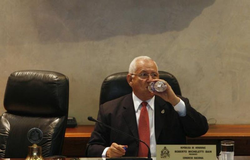 Chávez pide a Latinoamérica que dé una lección a Honduras, que dice estar "preparada para la guerra"