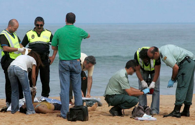 Siete inmigrantes marroquíes mueren al encallar una patera cerca de Trafalgar