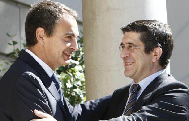 Zapatero y Patxi López: "Ahora hay dos gobiernos y una sola política antiterrorista"