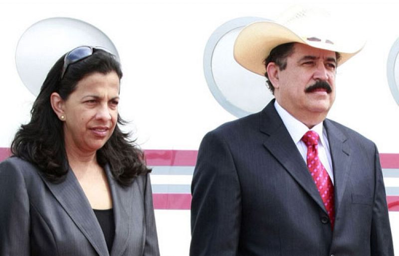 Ricardo Martinelli es investido como presidente de Panamá con Zelaya de testigo