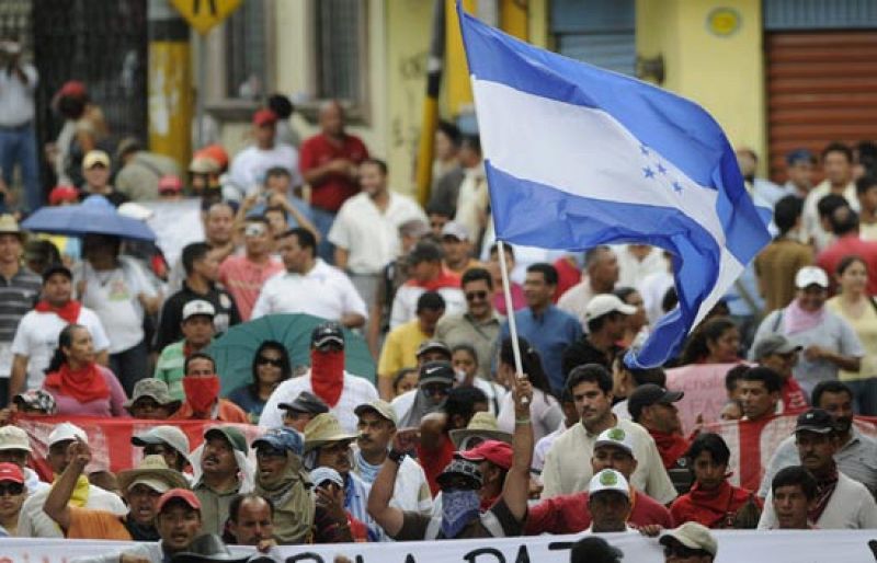 El presidente de la OEA adelanta su viaje a Honduras para hablar con los golpistas