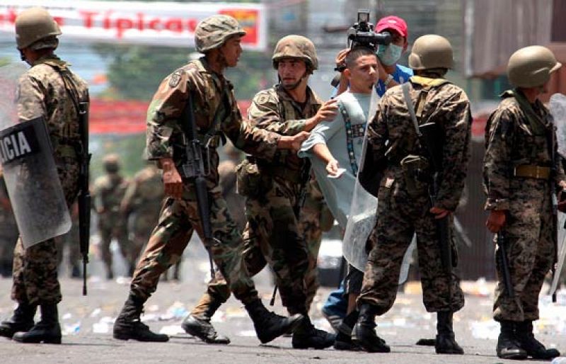 Insulza llega a Honduras ante la negativa del Gobierno a negociar sobre la vuelta de Zelaya