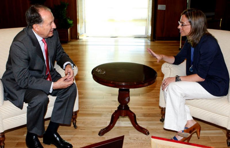 Chacón despacha con el nuevo director del CNI tras su nombramiento