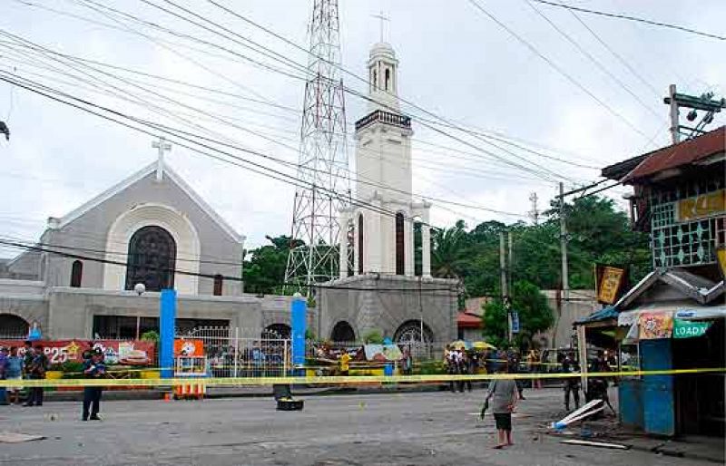 Al menos cinco muertos tras la explosión de una bomba junto a una catedral católica en Filipinas