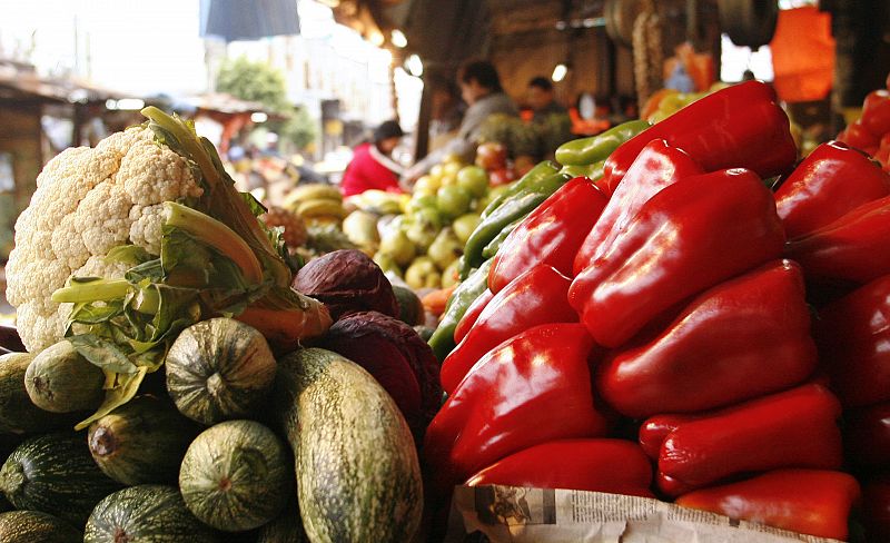 Pimientos, judías y tomates, los alimentos frescos que más caen en el mes de junio