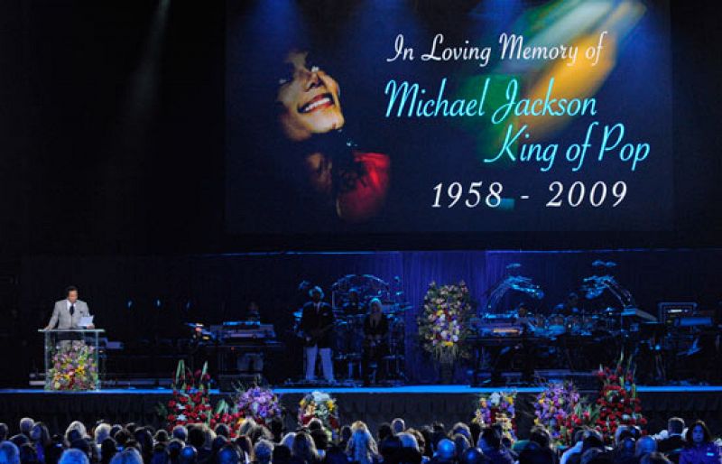 Michael Jackson da su última actuación mundial