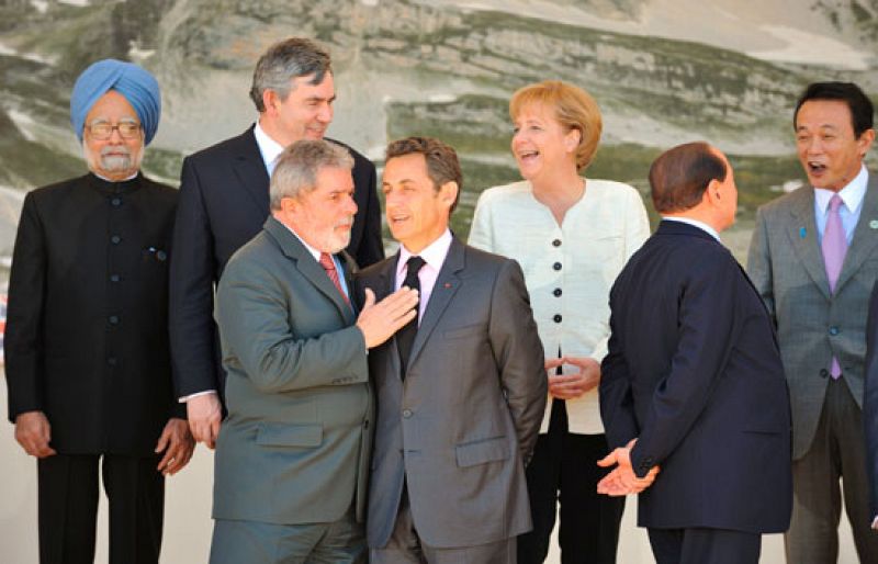 Sarkozy y Berlusconi apoyan la conversión del G-8 en el G-14