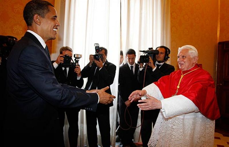 Obama se reúne con el Papa y le asegura que la reunión del G-8 ha sido muy productiva