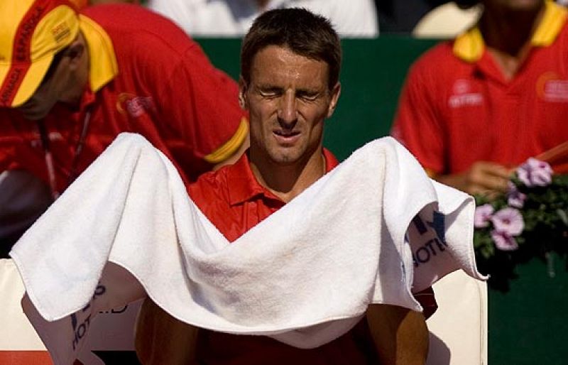 Kohlschreiber vence a Robredo e iguala la eliminatoria