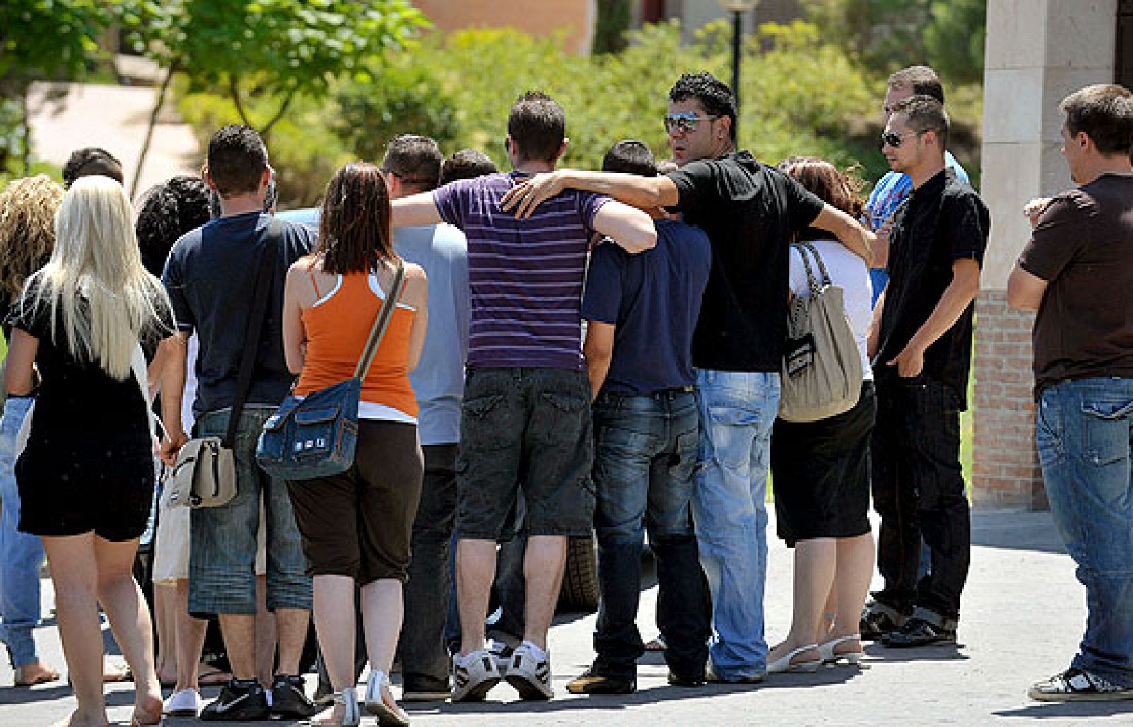 Despedida para el corredor muerto en San Fermín | Ver