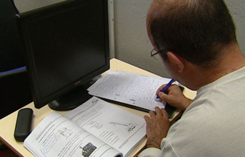 La crisis obliga a volver a las aulas