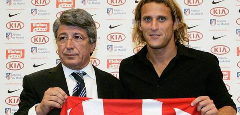 Cerezo: "No vendemos ni a Forlán ni a nadie"