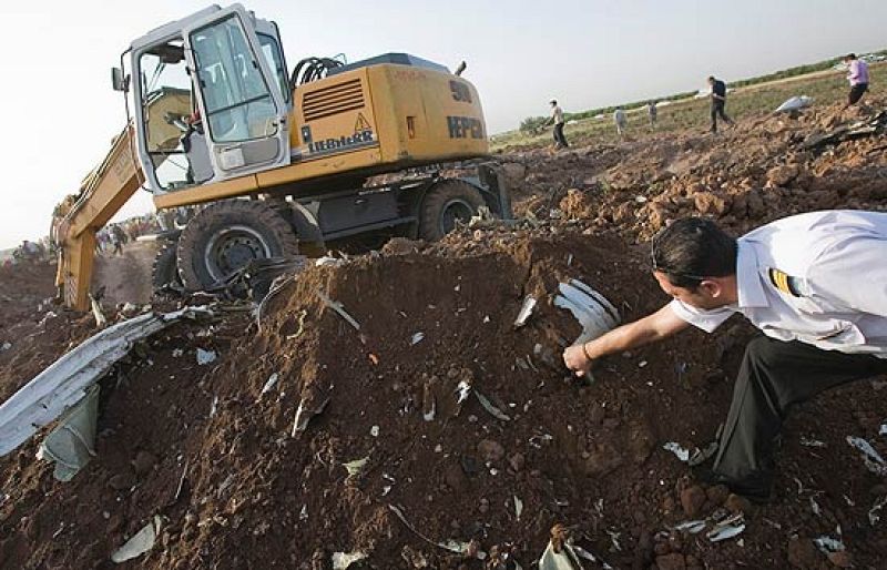 Dos de las cajas negras del Tupolev iraní de Caspian Airlines se han encontrado dañadas