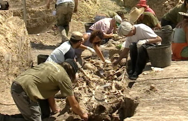 Aparecen 30 cuerpos de personas fusiladas durante la Guerra Civil en una fosa de Burgos
