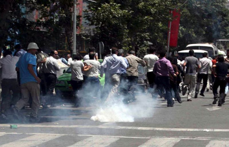 La policía iraní detiene a 15 seguidores de Mousaví en el sermón en la Universidad de Teherán