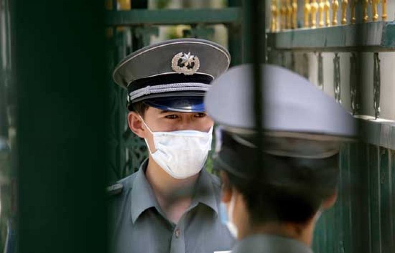 Dados de alta cinco de los siete españoles enfermos de gripe A en Pekín