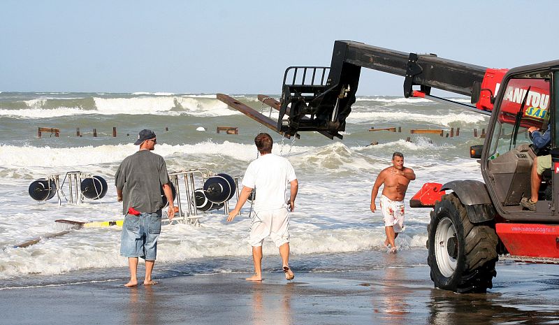 Un temporal arrasa las instalaciones de Ostia