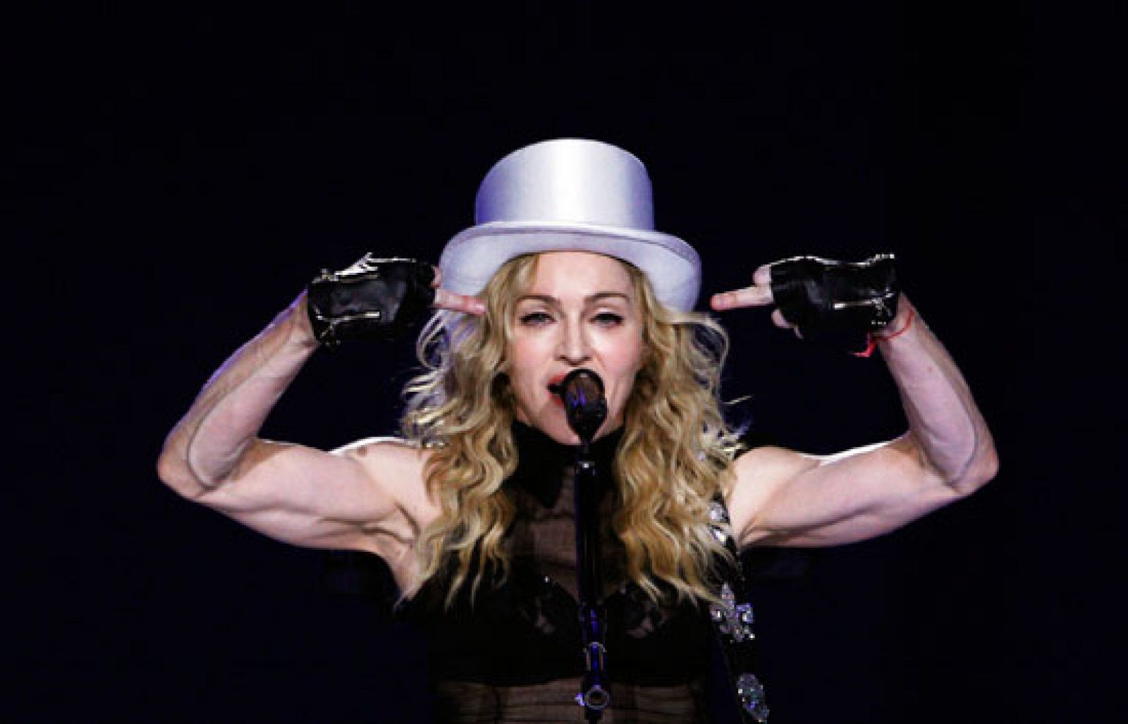 Madonna llega a Barcelona con su gira 'Sticky&sweet' | Ver