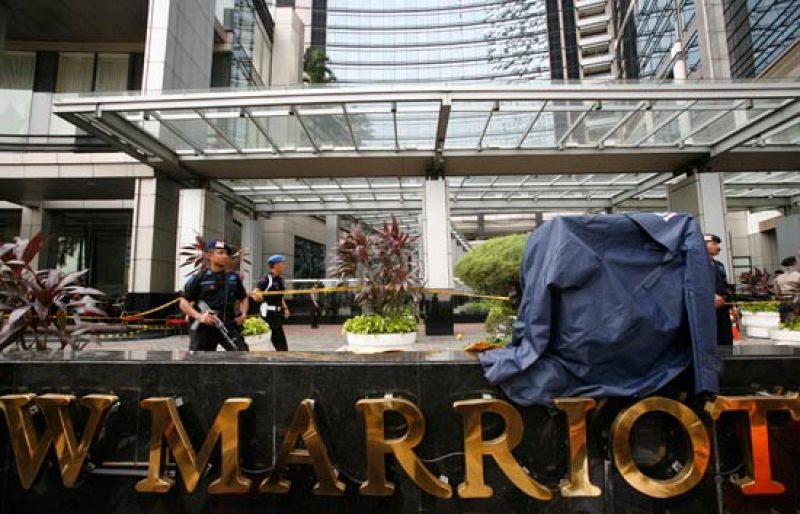 Nuevas imágenes de las cámaras de seguridad de los hoteles Marriott y Ritz Carlton de Yakarta