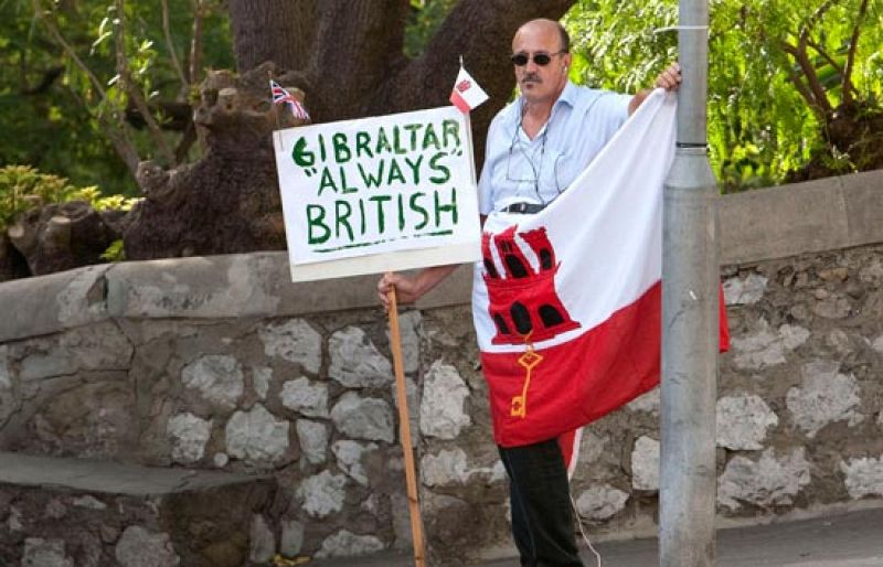 Moratinos: "No hemos venido a negociar la soberanía de Gibraltar, sino la cooperación"