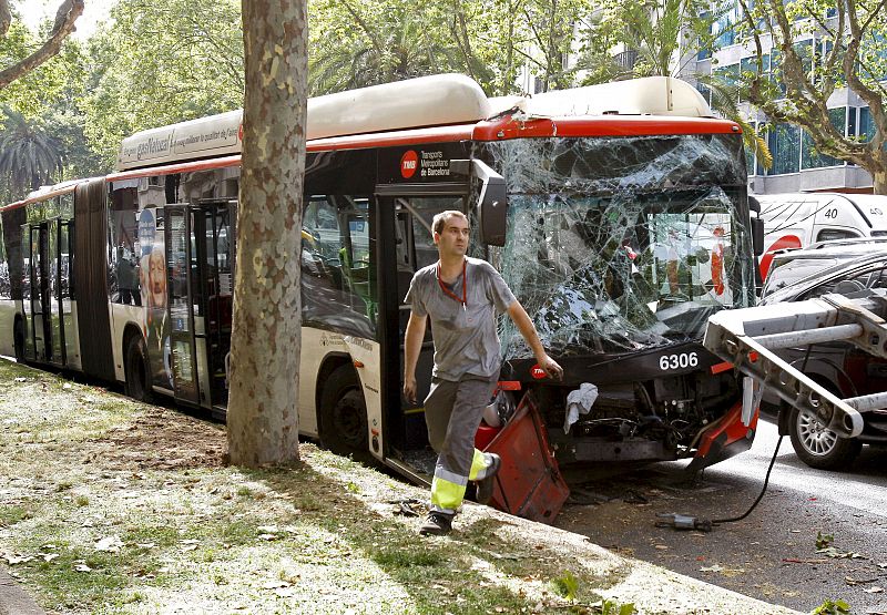 Veintinueve heridos en un accidente de autobús en pleno centro de Barcelona