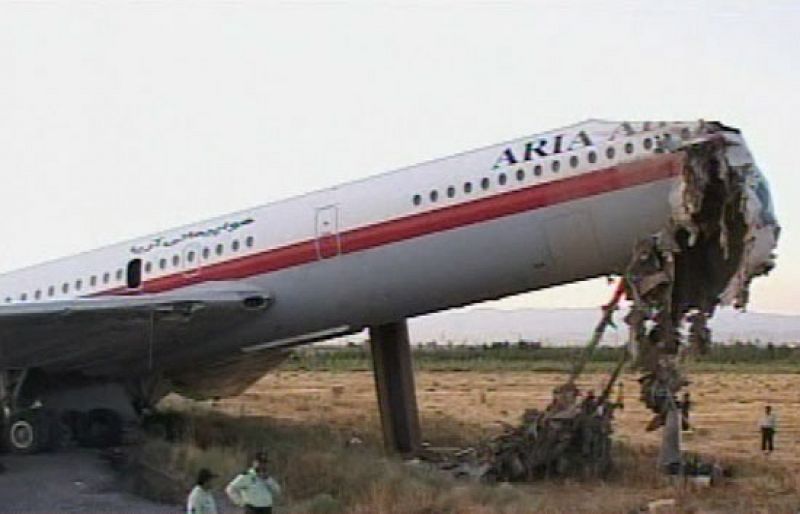 Al menos 18 muertos y 40 heridos en un nuevo accidente de avión en Irán
