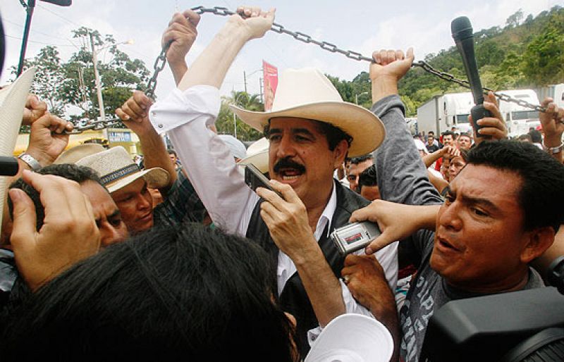 Zelaya regresa a Nicaragua después de pisar suelo hondureño