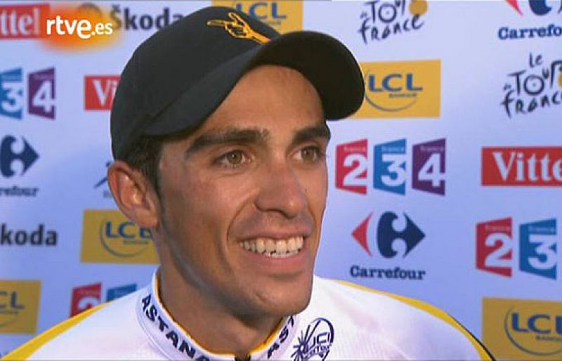 Contador: "He vivido dos carreras, en la bici y en el hotel"