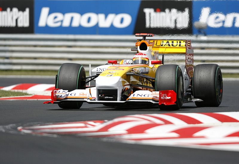 Alonso abandona tras perder una rueda mal fijada